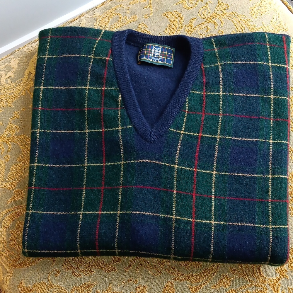 V-Neck Tartan Sweater Size XXL